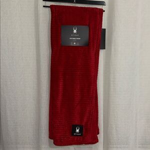 SPYDER Fiery Red Textured Cable Fleece Plush Blanket Throw with a Hanger